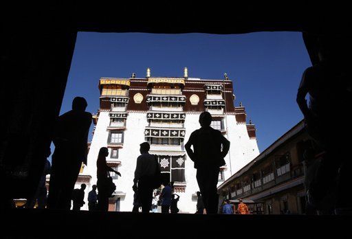 China Closes Tibet to Foreigners