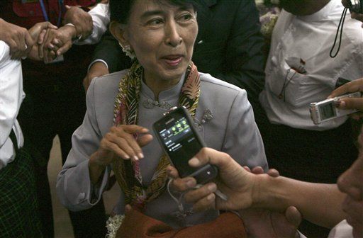 Suu Kyi Arrives in Europe for First Time in 24 Years