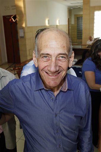 Ex-Israeli PM Olmert Cleared in Corruption Case