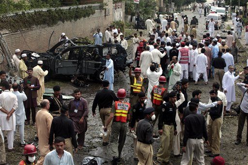 2 Killed as Pakistan Suicide Bomb Hits US Vehicle