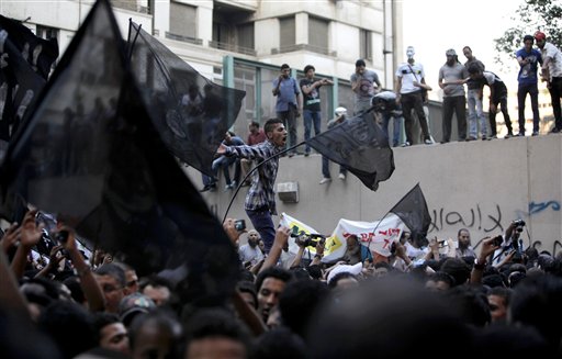 Egyptian Protesters Scale US Embassy, Destroy Flag