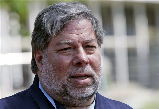 Wozniak Gets 2 New iPhones, in Australia