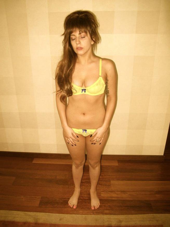 'Bulimic' Gaga Strips to Counter 'Fat' Critics