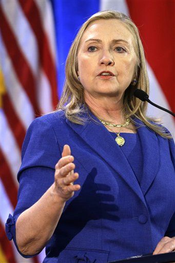 Clinton in Israel: We're Pushing for 'Durable' Peace