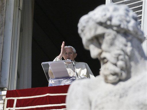 Pope Blesses Masses 1st Time Since Resigning