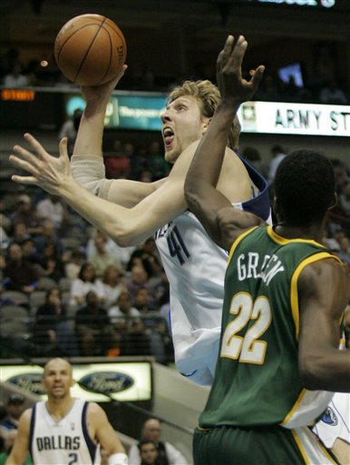 Terry Helps Mavs Pull Away From Sonics