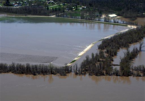 Flooding Rivers Imperil the Heartland