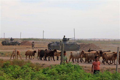 Turkey Fires on Hundreds Fleeing Syria on Horseback