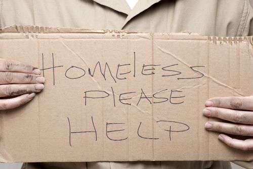Man Poses as Homeless, Gives Away $1K