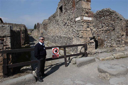 Pompeii's Latest Woe: Thieves