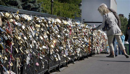 Paris 'Love Locks' May Threaten Bridges
