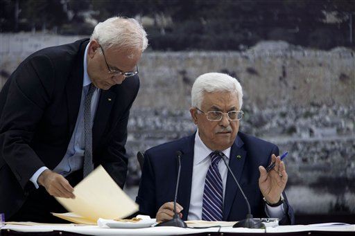 How Abbas' Signature Could Derail Peace Talks