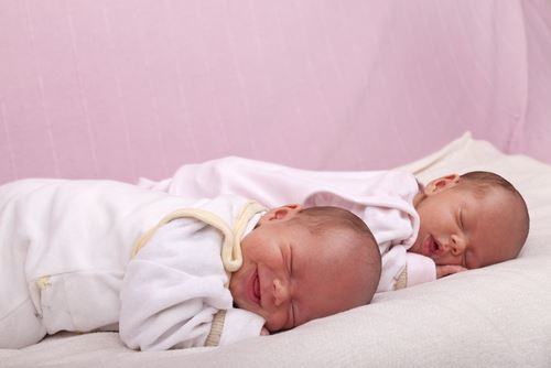 Woman Births Twins 6 Weeks Apart