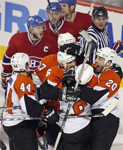 Umberger Scores Twice as Flyers Win