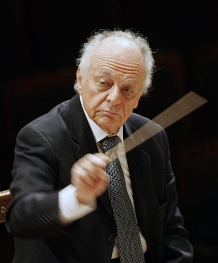 'Child Prodigy' Conductor Dies at 84