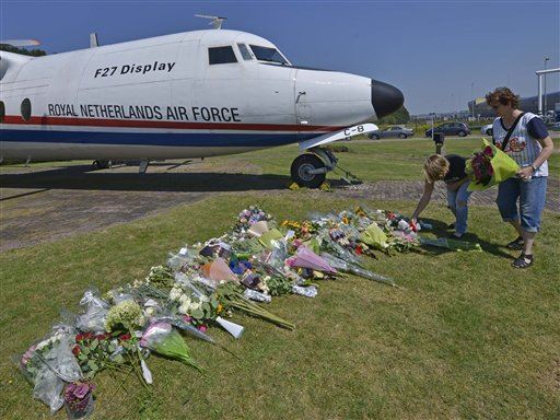 Somber Dutch Salute Return of First MH17 Victims