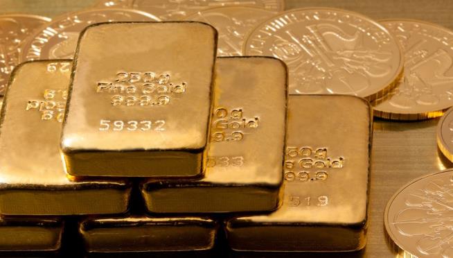 Cops: Laborers Steal $1.2M in Hidden Gold