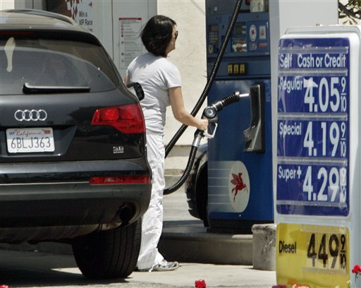 Clinton, Obama Split on Federal Gas Tax 'Vacation'