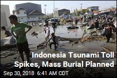 Indonesia Tsunami Toll Spikes, Mass Burial Planned