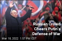 Russian Crowd Cheers Putin&#39;s Defense of War