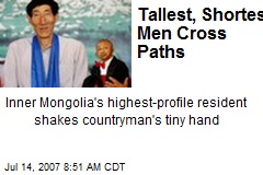 Tallest, Shortest Men Cross Paths