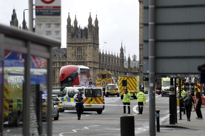 5 dead in vehicle, knife attack at British Parliament