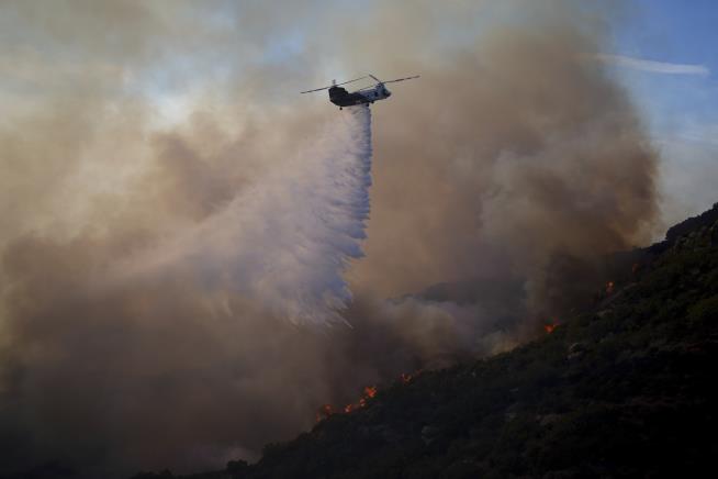 Celebrities And Coastal Residents Flee From Wind-driven Wildfire In ...