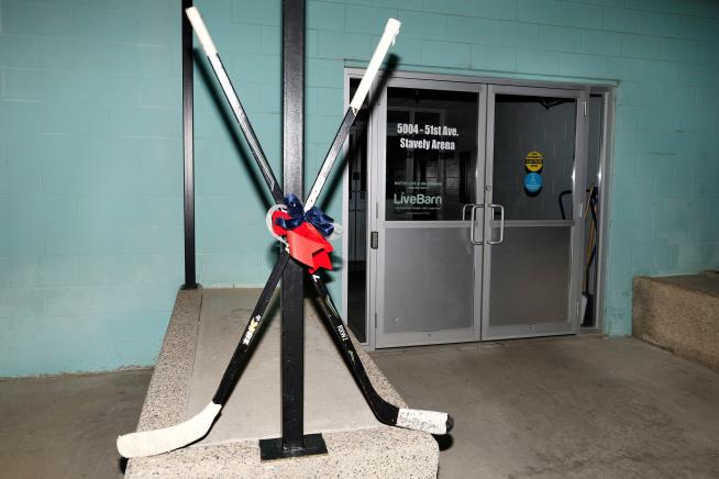 3 Alberta junior hockey players killed in crash heading to practice