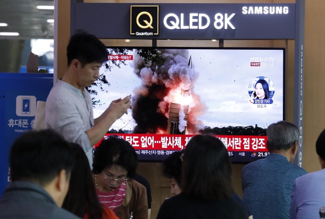 North Korea fires projectiles days before resuming US talks