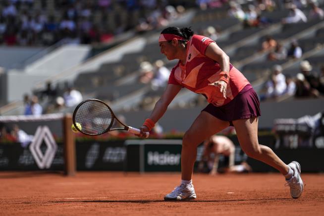 Iga Swiatek Beats Coco Gauff To Reach French Open Semifinals | Newser