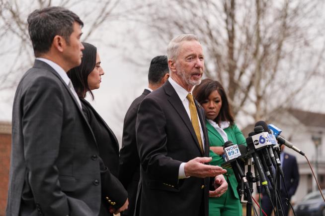 Billionaire Les Wexner says he was 'duped' by adviser Jeffrey Epstein, 'a world-class con man'