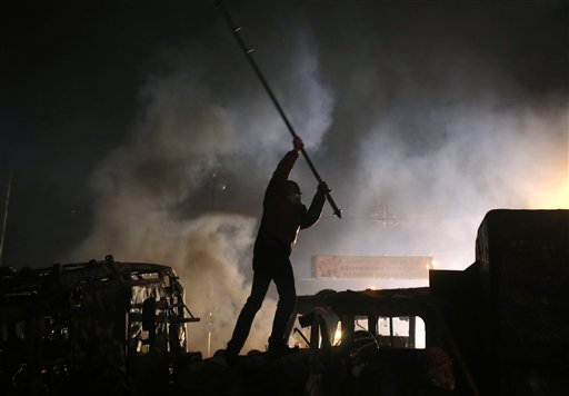 Ukrainian leader snubs talks amid street clashes