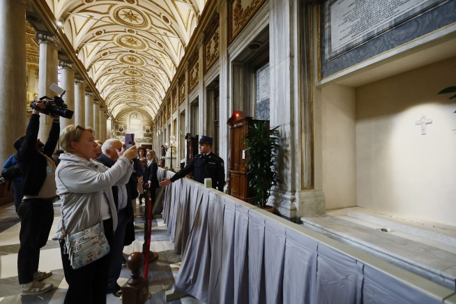 Catholic faithful pay respects to Pope Francis as his tomb opens to the public in Rome basilica