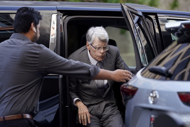 Stephen King testifies for government in books merger trial