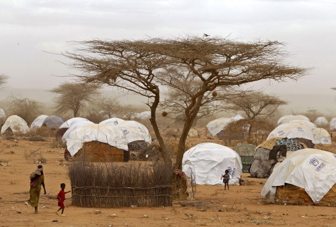 Kenya to close Dadaab, world's biggest refugee camp