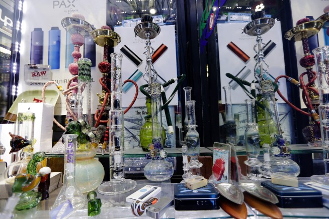 Smoking pot vs. tobacco: What science says about lighting up