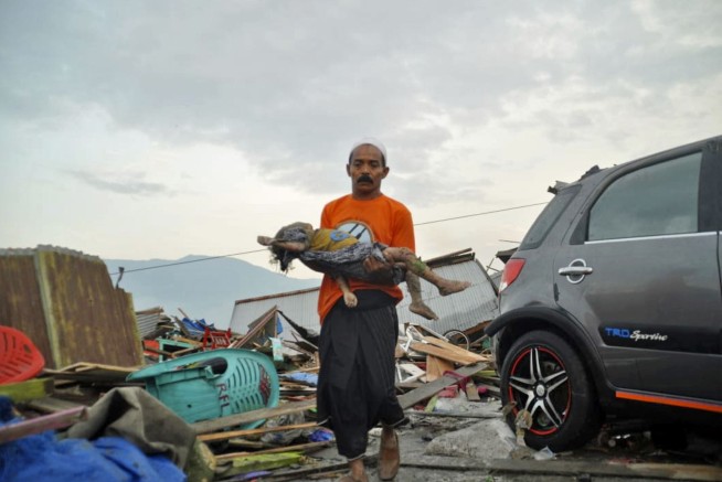 Indonesia tsunami and quake devastate coast; deaths top 380