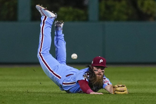 Verlander gets World Series win, Astros lead Phillies 3-2