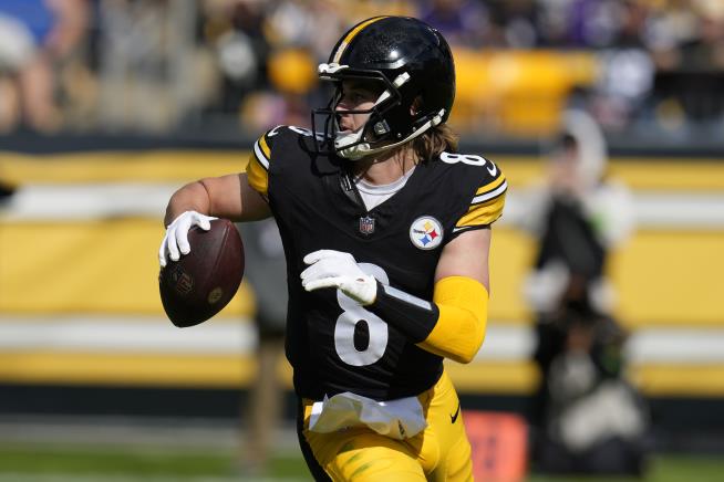 Kenny Pickett throws 2 late interceptions, Steelers can't rally in