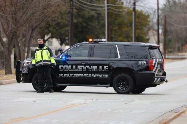 Hostages safe after Texas synagogue standoff; captor dead