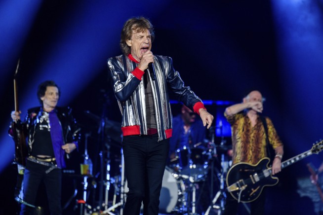 Rolling Stones open American tour, pay tribute to drummer