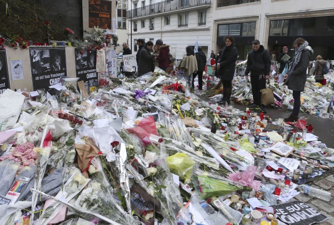 French paper attacked in 2015 reprints Mohammed caricatures