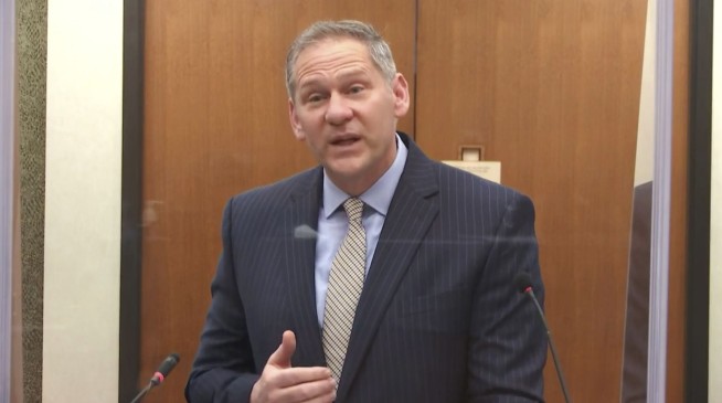 Expert: Chauvin never took knee off Floyd's neck