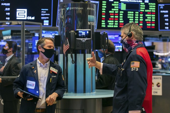 Weakness in tech companies leads stocks lower on Wall Street