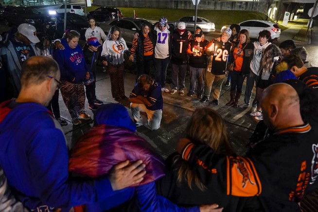 Pray for Damar: Public prayer blitz follows Hamlin collapse