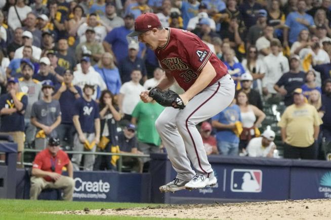 Gallen strikes out 11, Diamondbacks beat Brewers 3-0