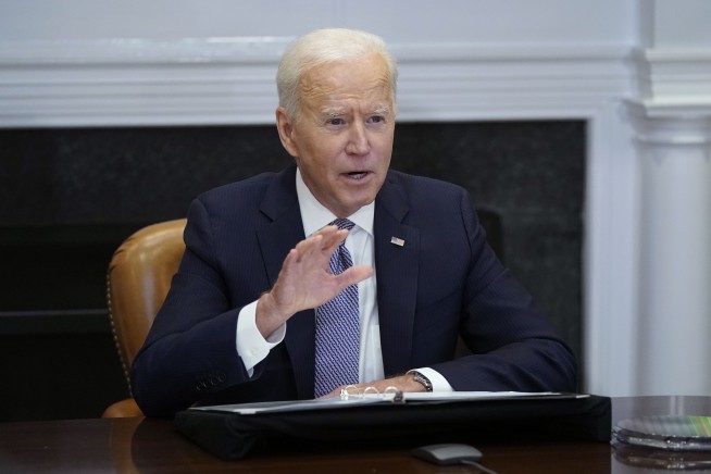 Biden raises concerns with Putin about Ukraine confrontation