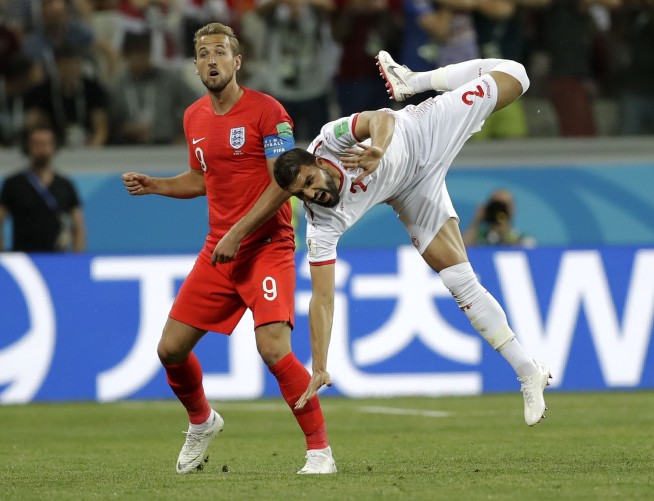 Late header from Kane gives England 2-1 win over Tunisia
