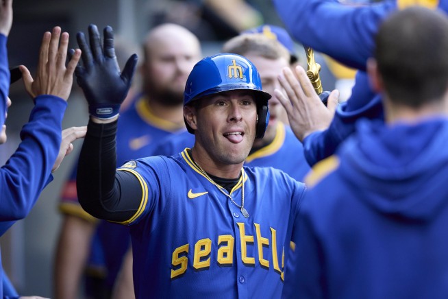 Gilbert leaves start early for Mariners and Moore's error helps Marlins win 8-4