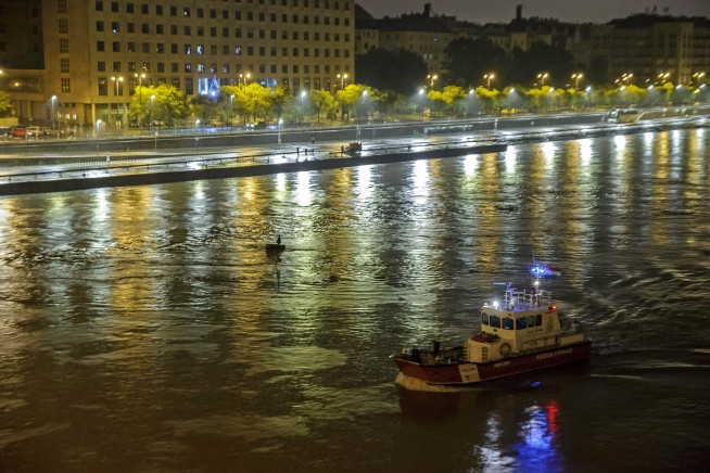 7 dead, 21 missing after SKorean tour boat sinks in Hungary